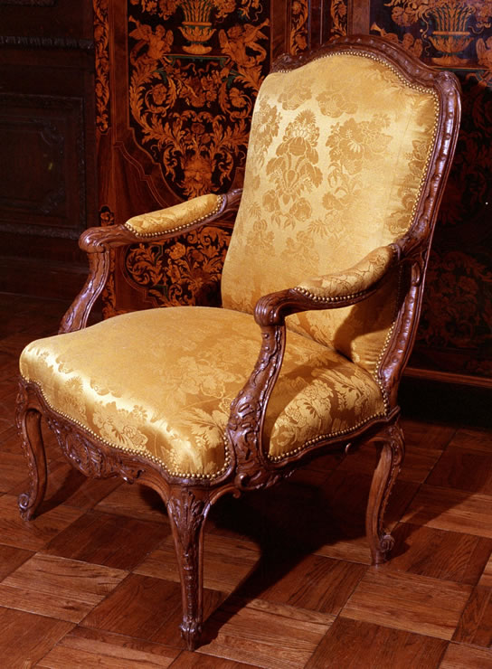  Rgence carved beechwood fauteuil