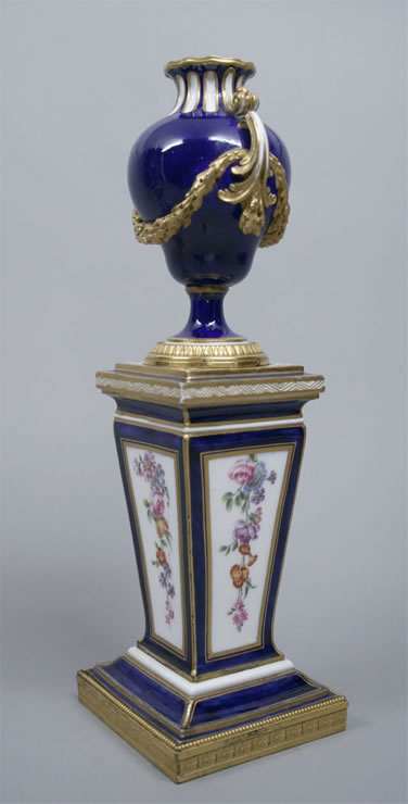 A pair of Svres miniature urns 