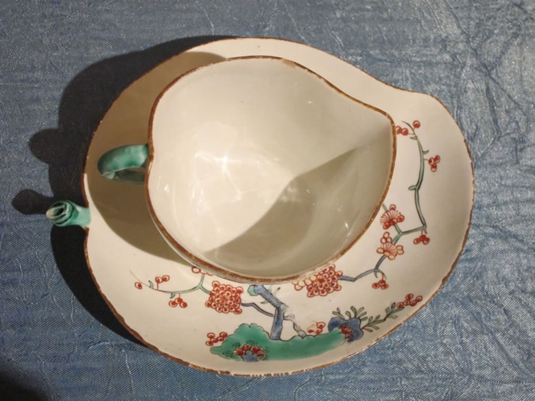 Chantilly Kakiemon cup and saucer