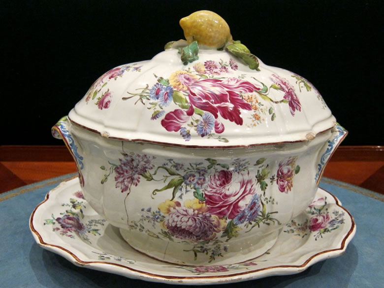 Olivier a Paris tureen, cover and stand