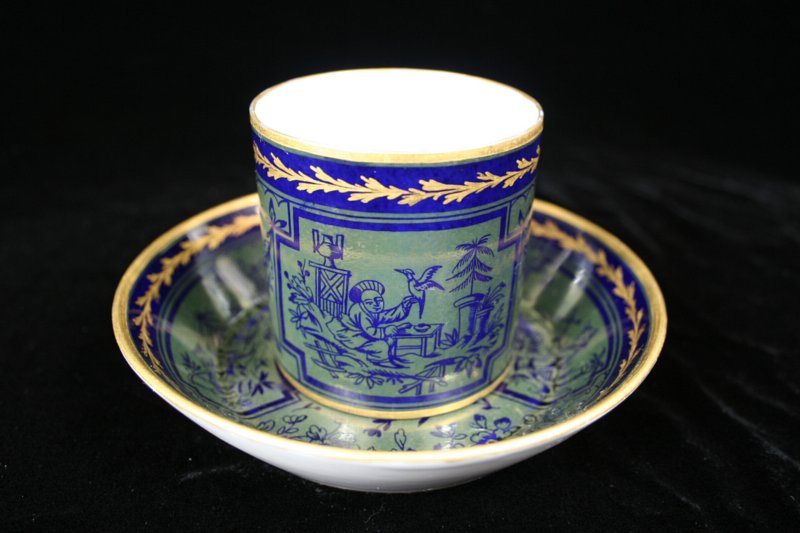 Svres chinoiserie coffee can and saucer (gobelet litron et soucoupe.) 