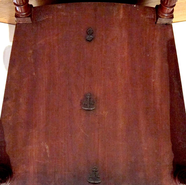 Solid mahogany bergre made for the duc de Penthivre by Jacob