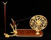 Louis XV bronze doré rouet à filer